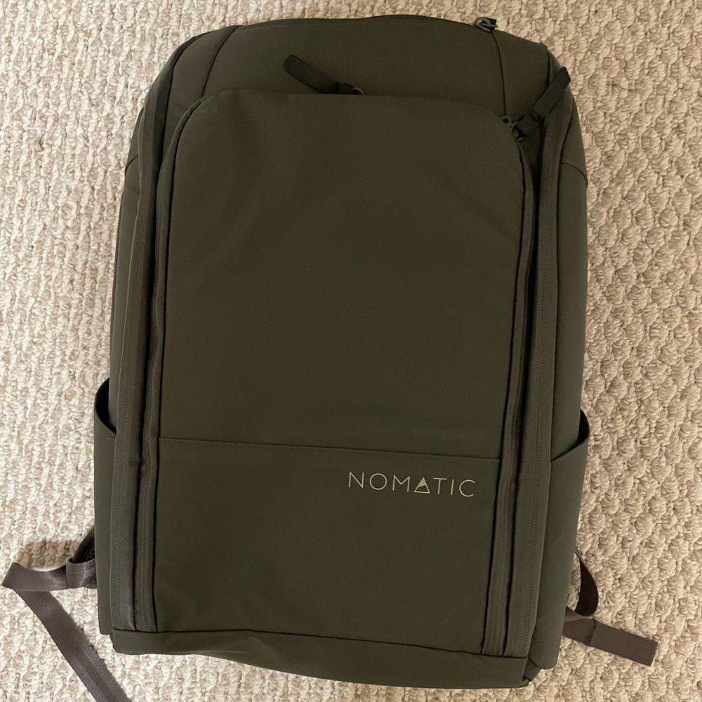 Nomatic Travel Pack- Olive 14L